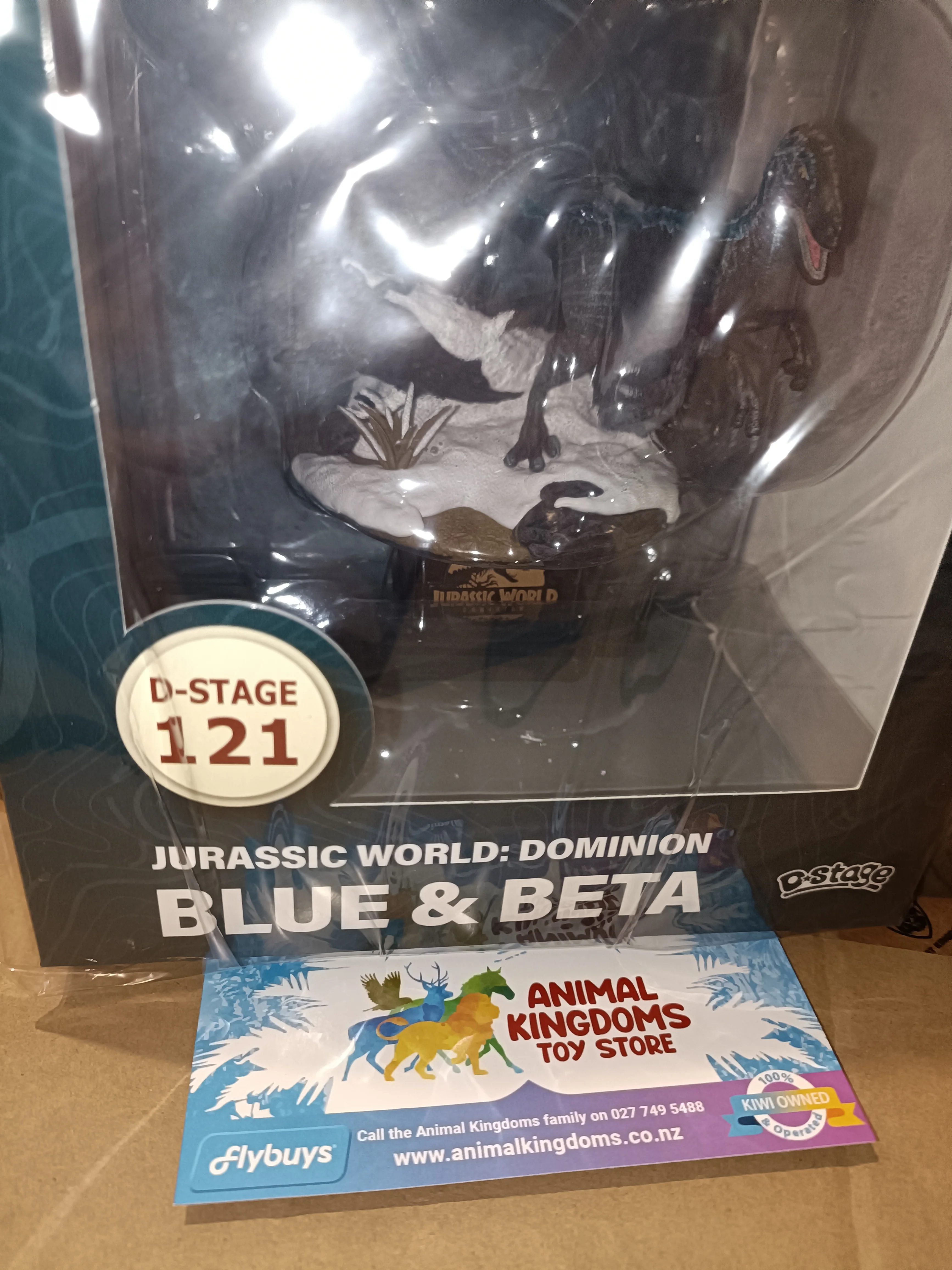 Beast Kingdom D Stage Jurassic World Dominion - Blue & Beta - Image 10