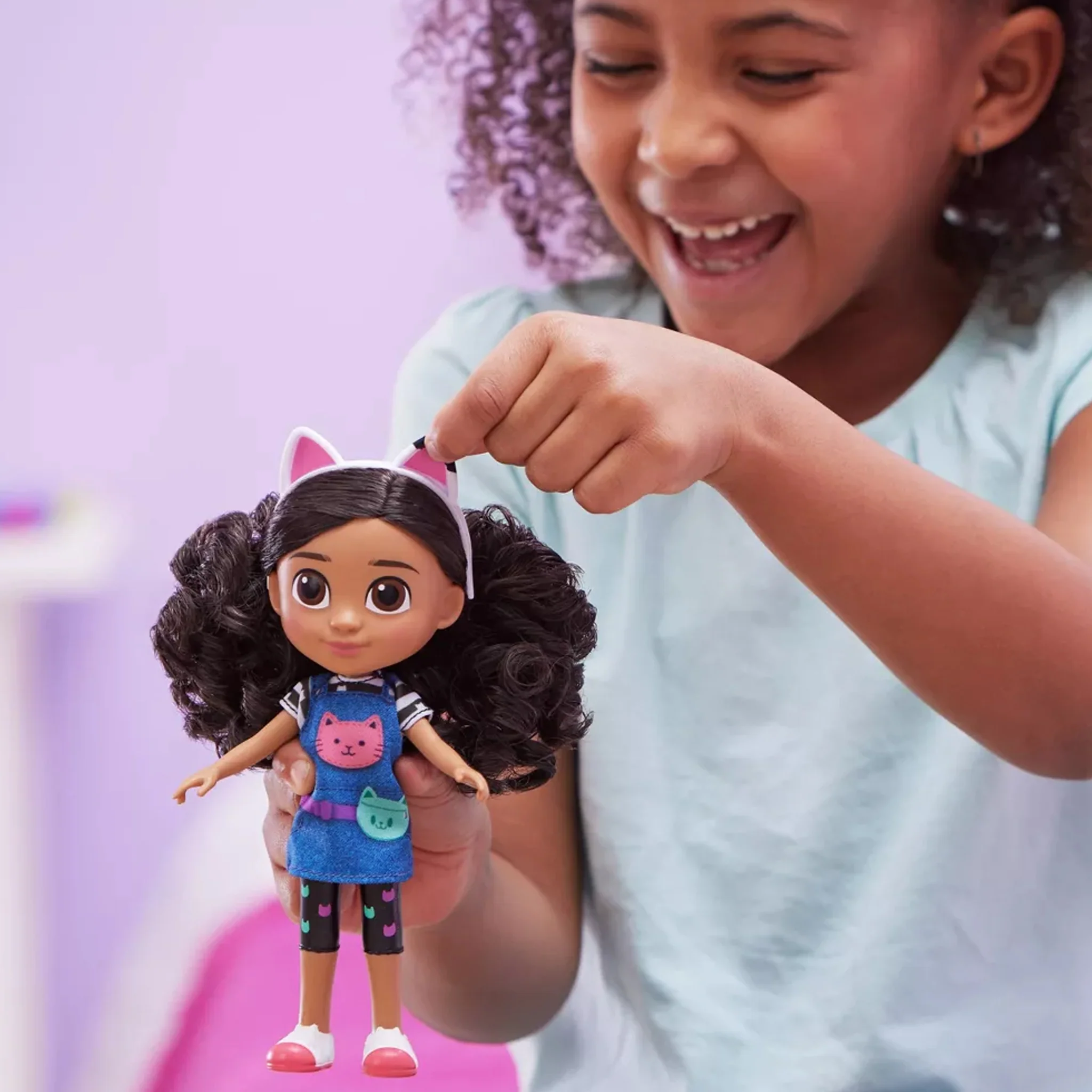 Gabby's Dollhouse - 23cm Gabby Girl Travel Doll - Image 5