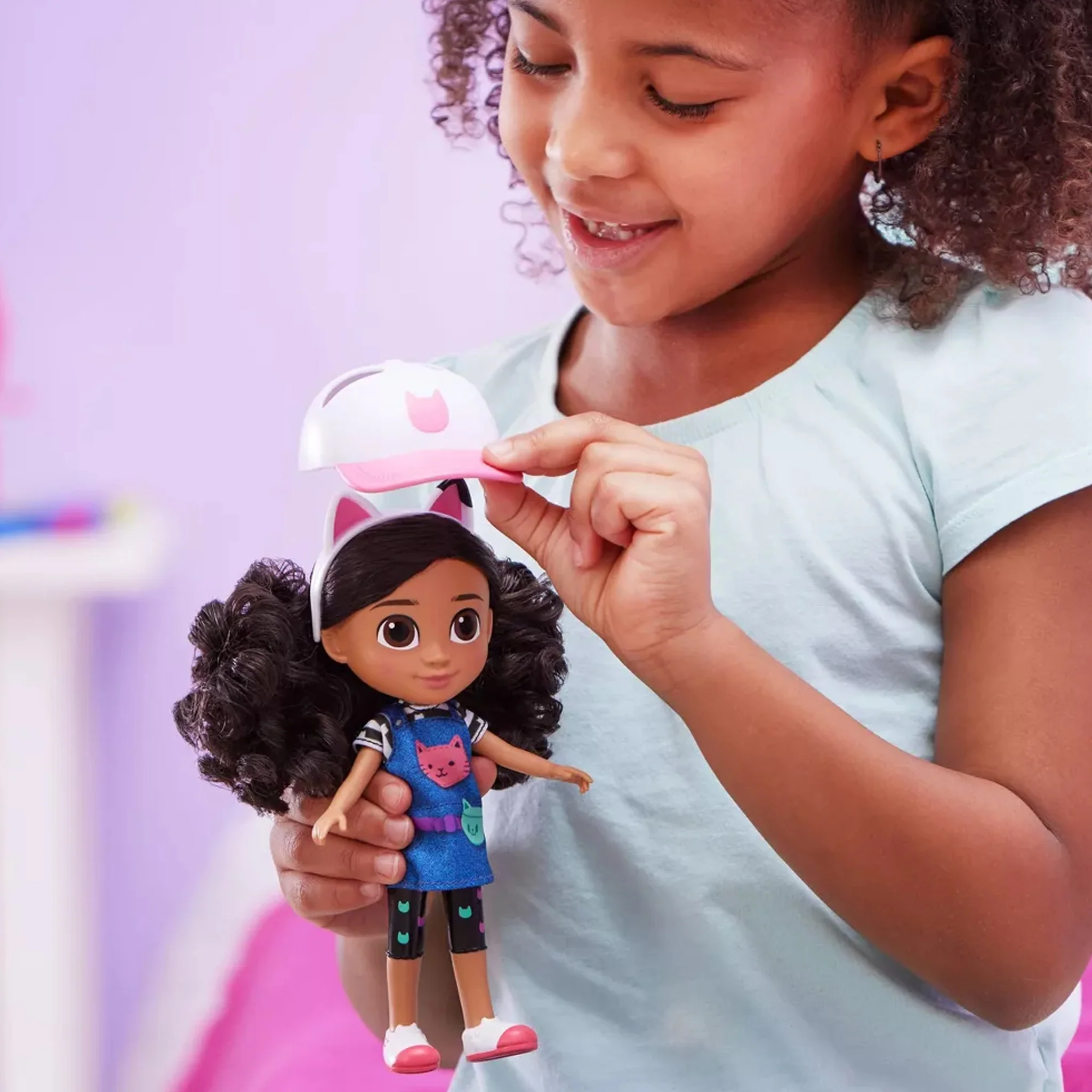 Gabby's Dollhouse - 23cm Gabby Girl Travel Doll - Image 6