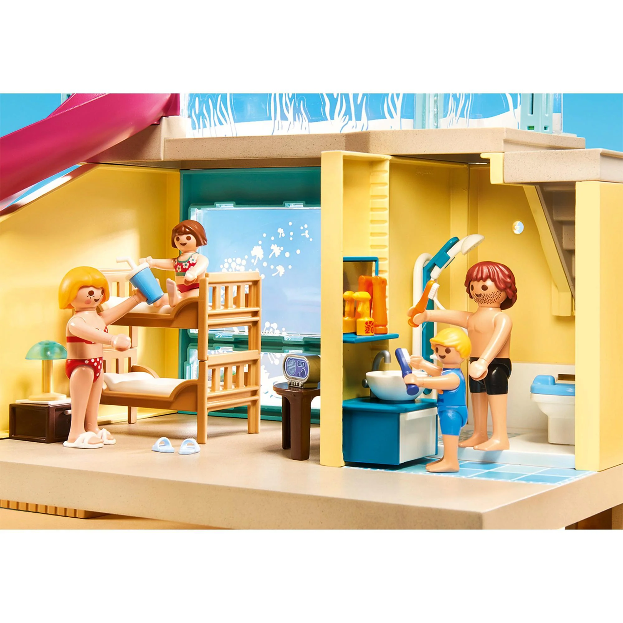 Playmobil Family Fun Bungalow with Pool - Image 4