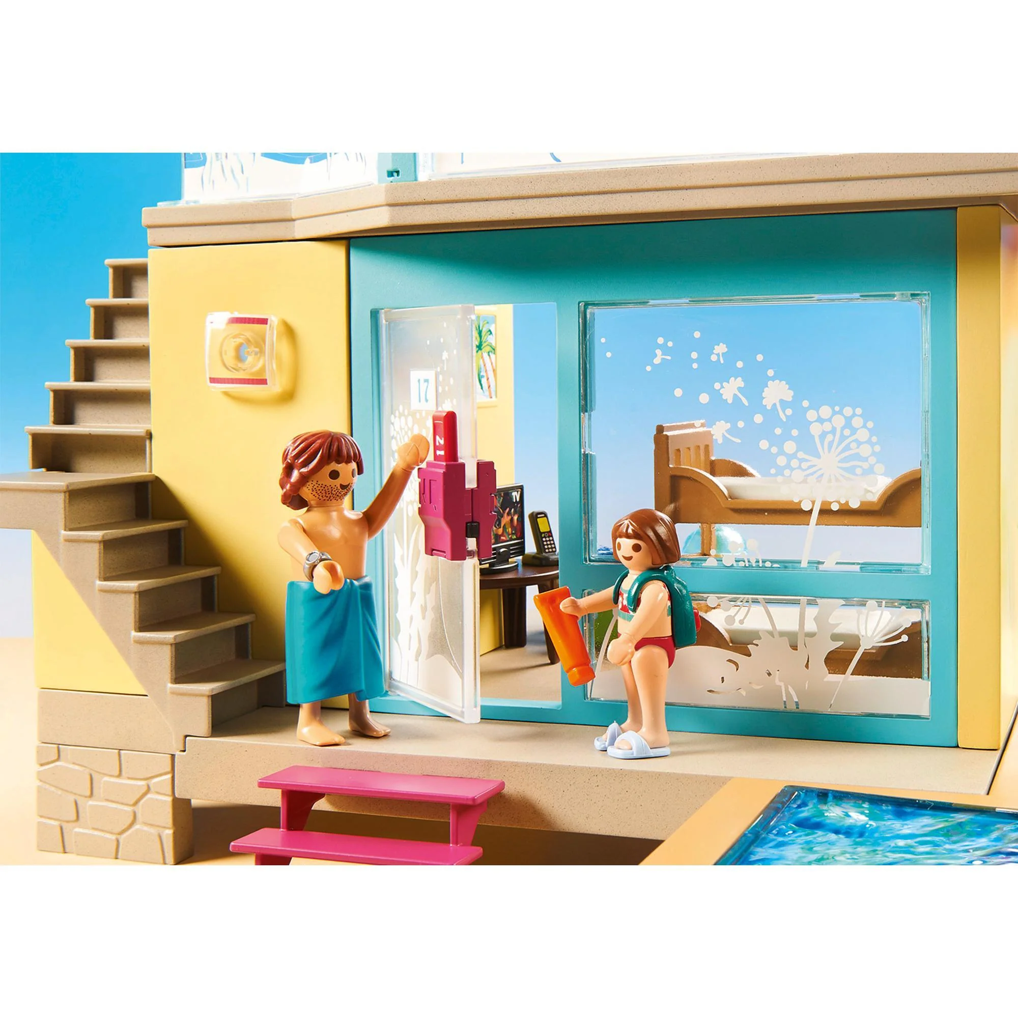 Playmobil Family Fun Bungalow with Pool - Image 5