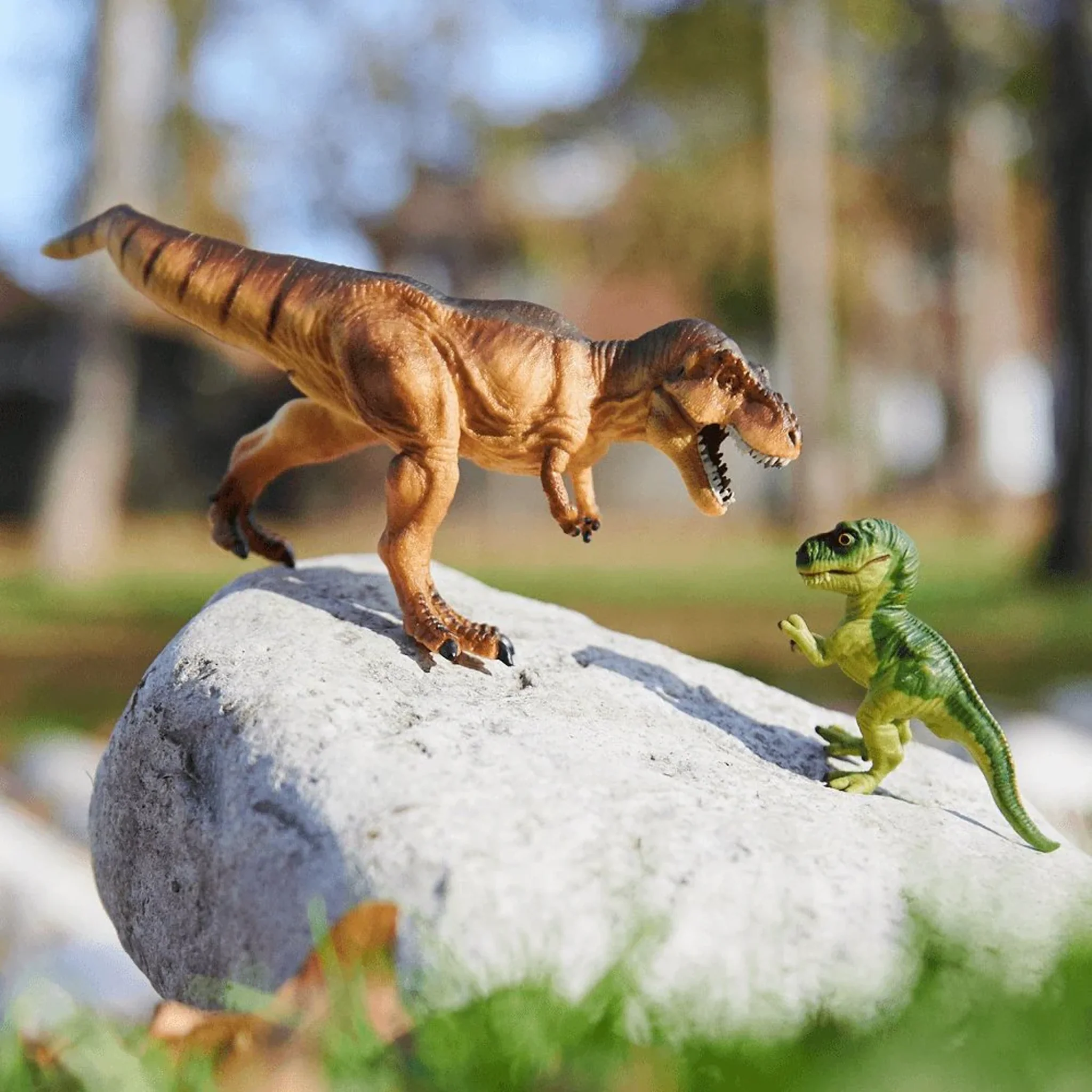 Safari Ltd Tyrannosaurus Rex with Augmented Reality - Image 3