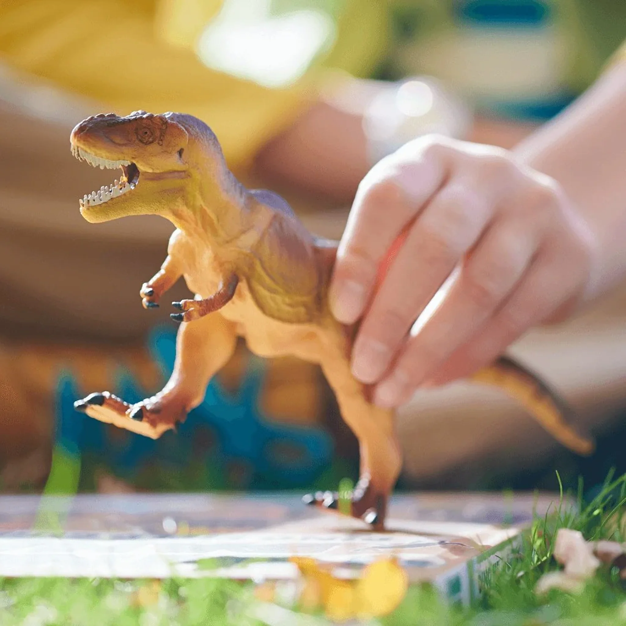 Safari Ltd Tyrannosaurus Rex with Augmented Reality - Image 4
