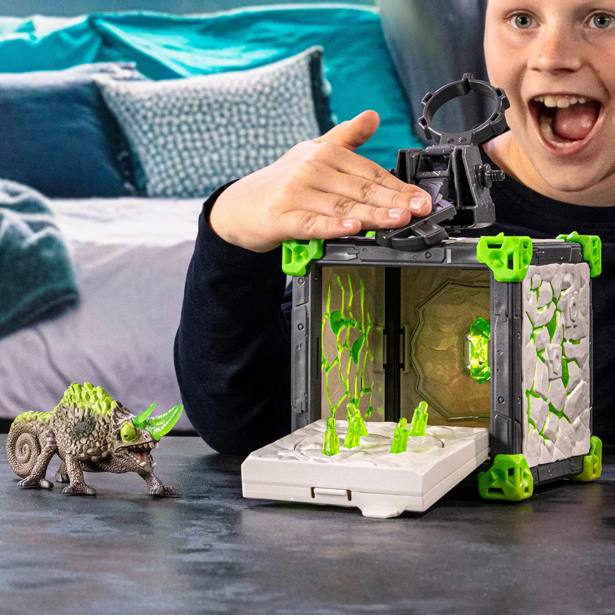 Schleich Cave of the Stone Chameleon - Image 5