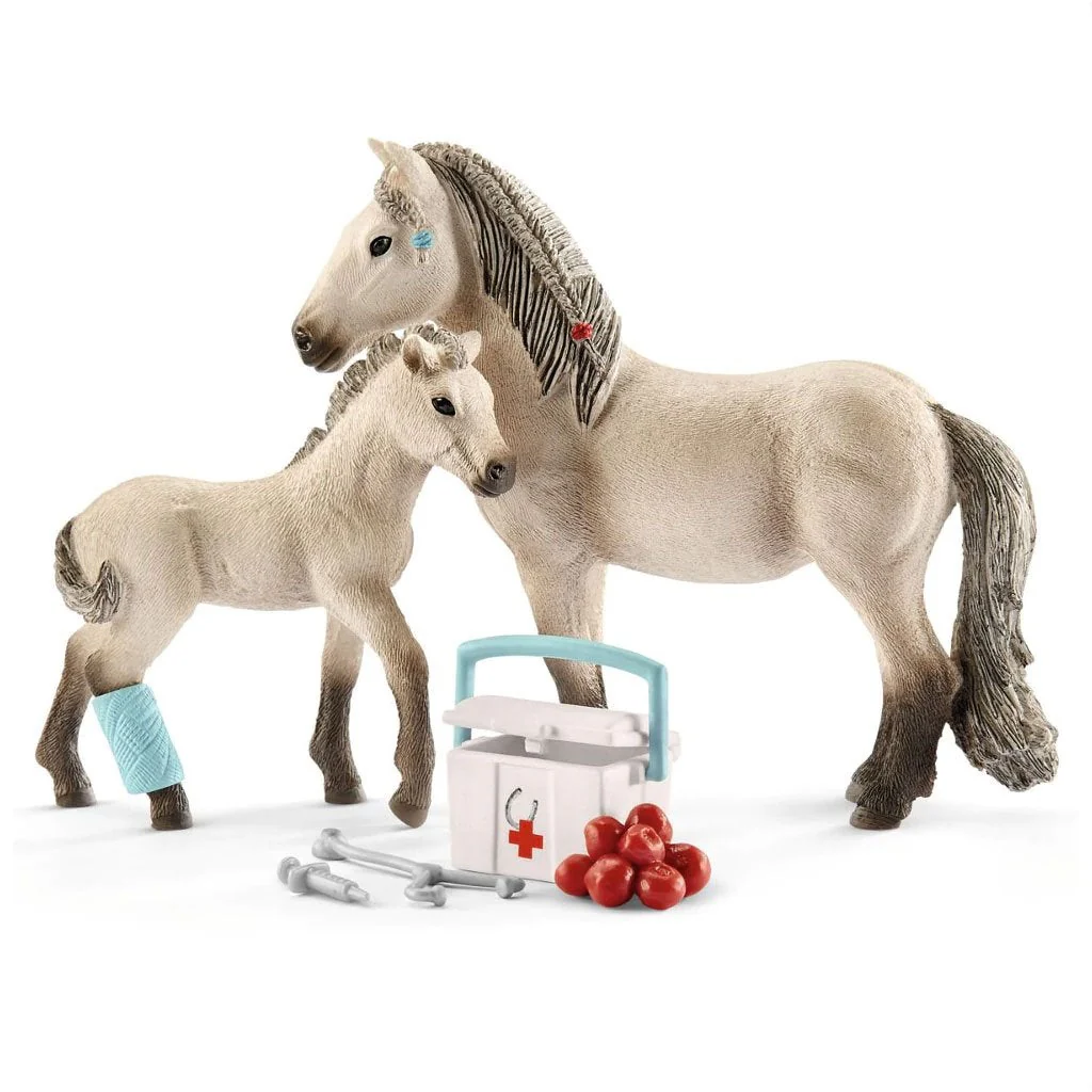 Schleich Icelandic Ponies and First-Aid Kit
