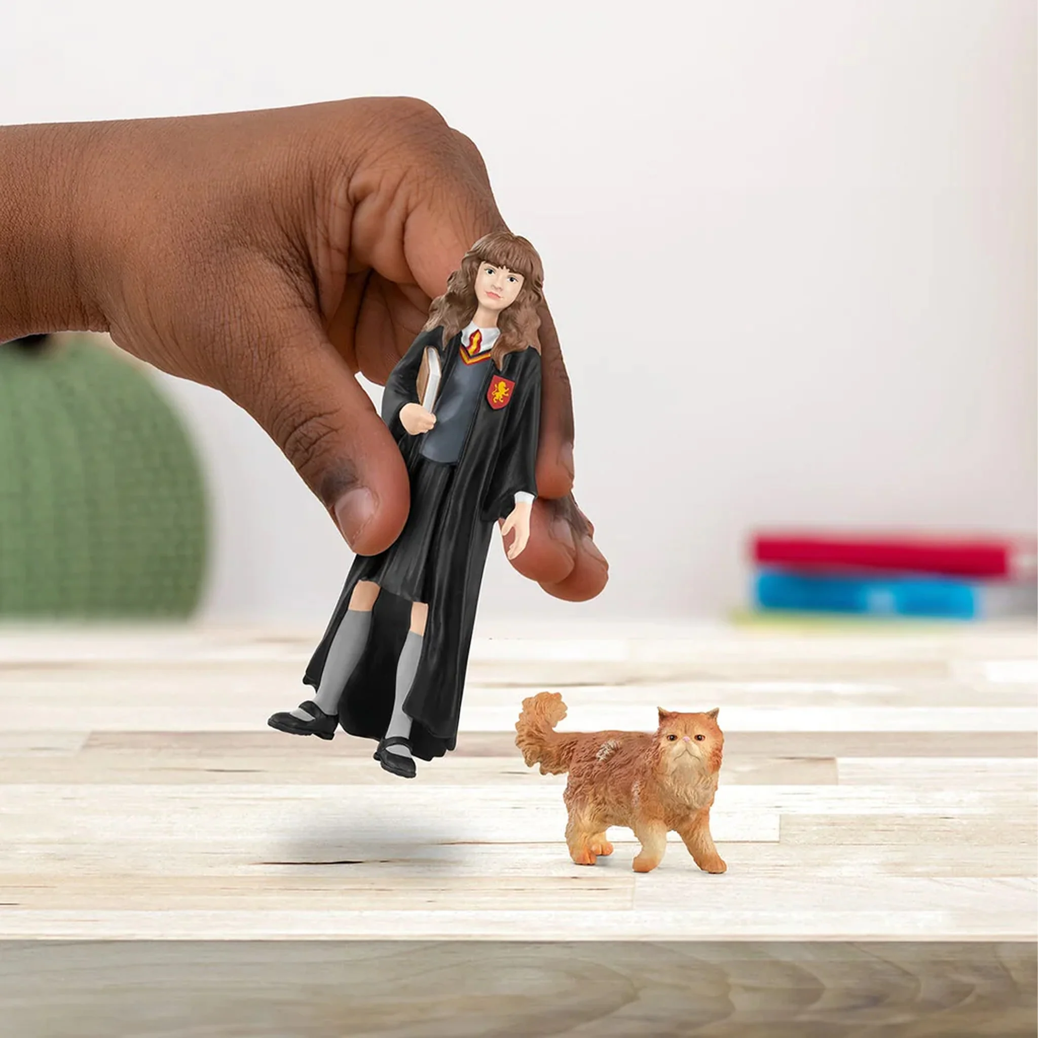Schleich Hermione and Crookshanks - Image 4