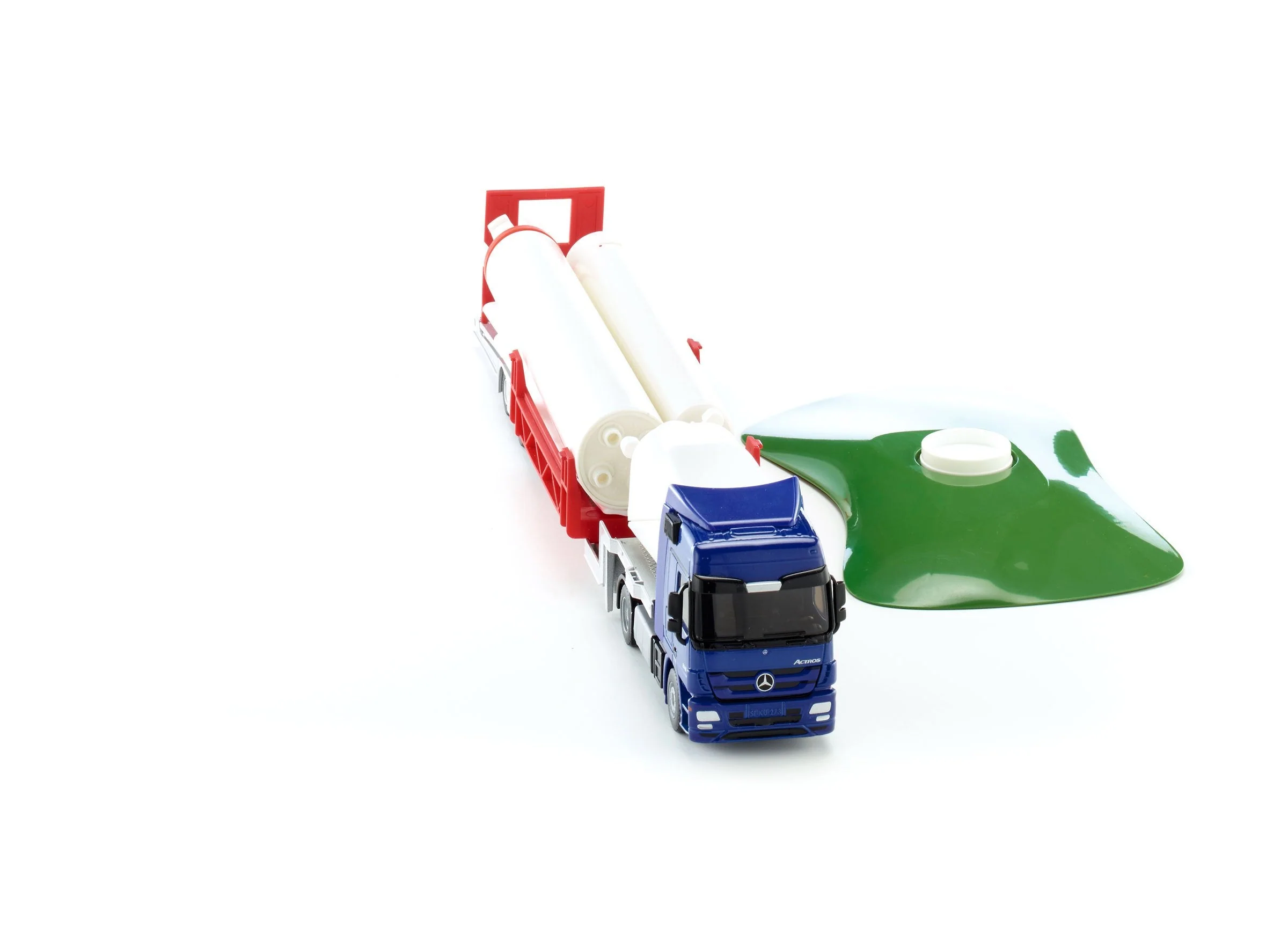 Siku 1:50 Mercedes Actros with Wind Turbine - Image 29