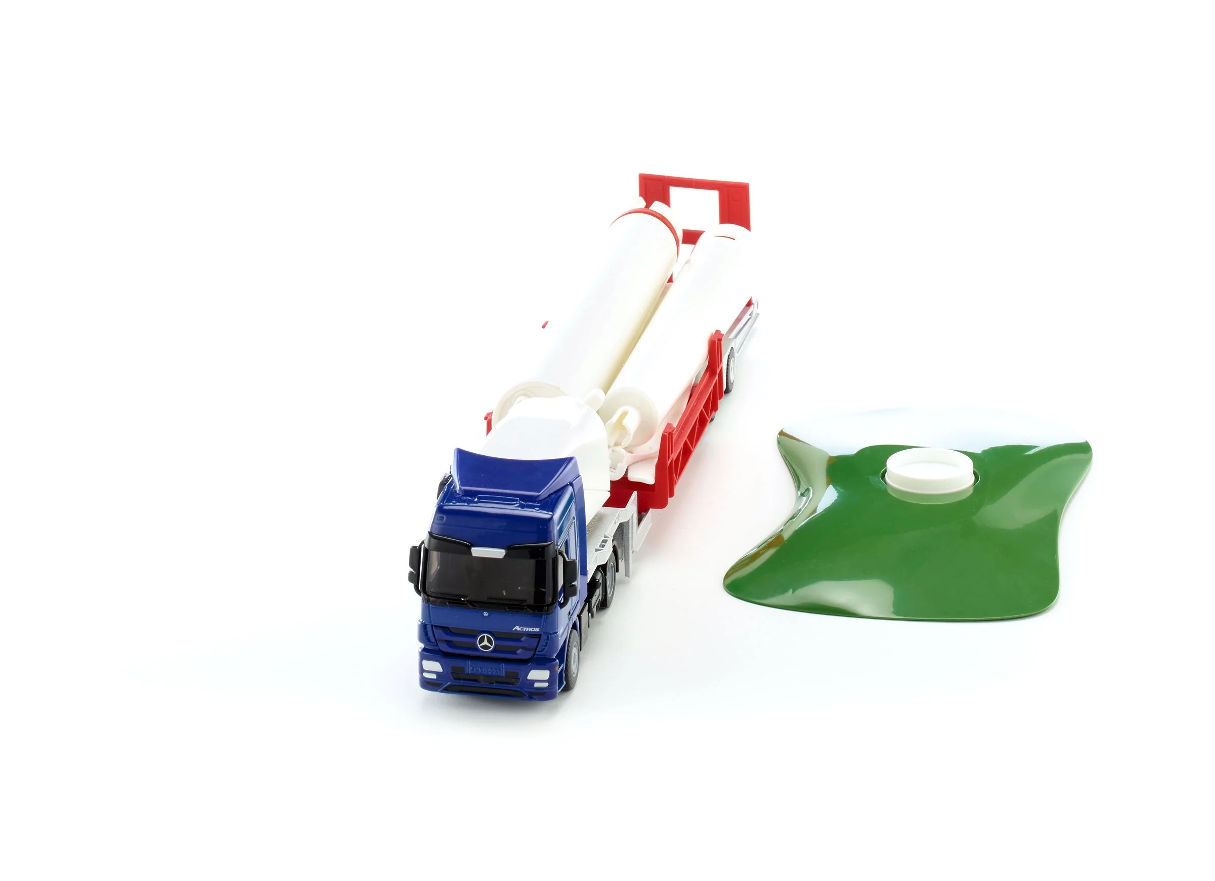 Siku 1:50 Mercedes Actros with Wind Turbine - Image 31