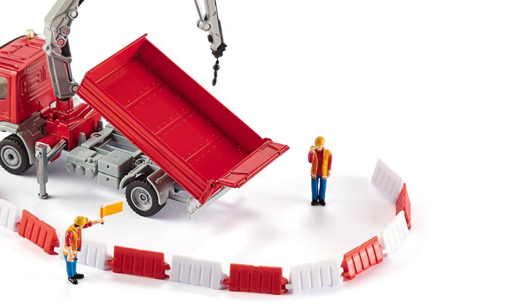Siku 1:50 Mercedes Atego Truck with Crane - Image 6