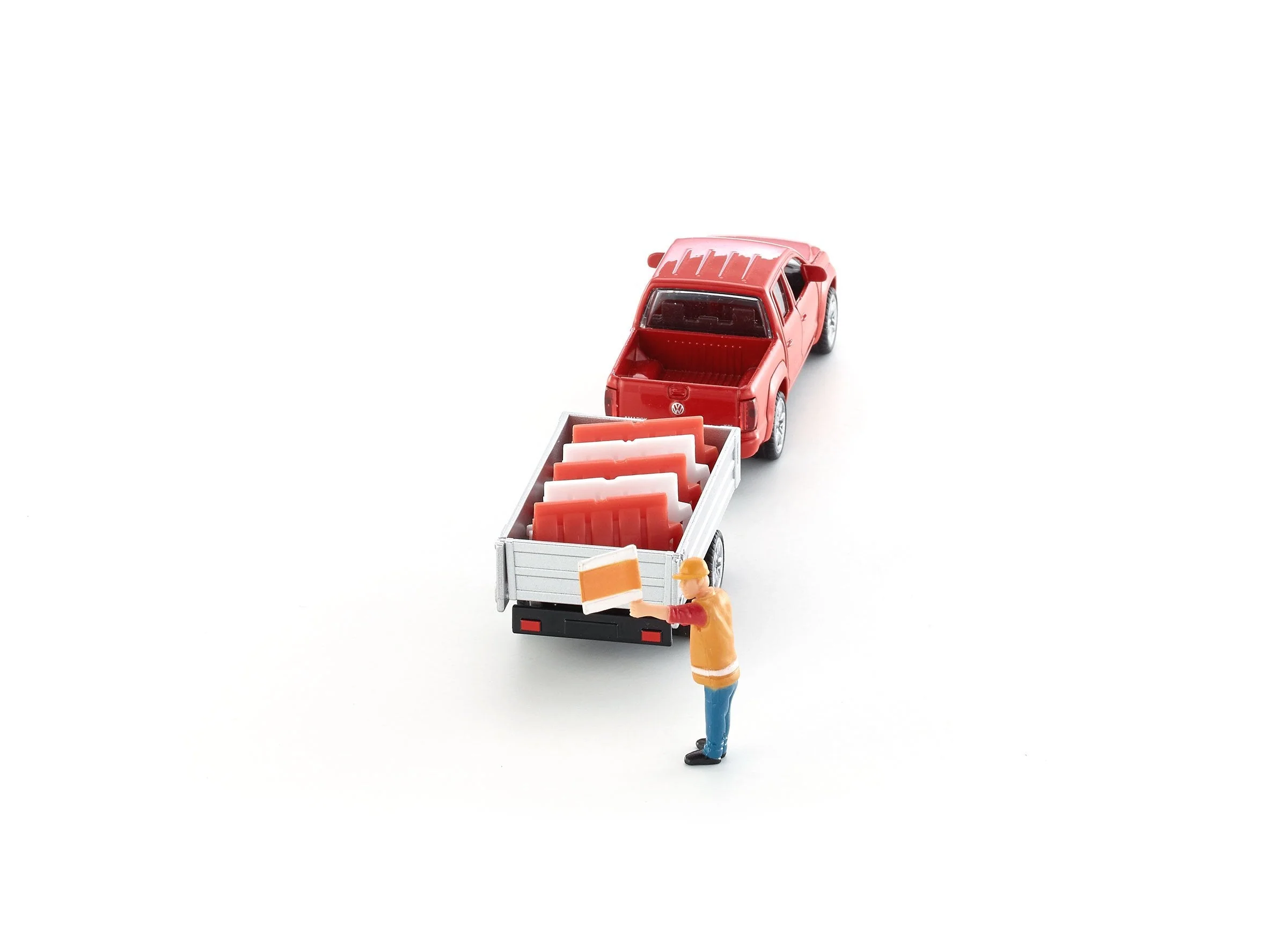 Siku 1:55 VW Amarok Pick-Up with Trailer - Image 12