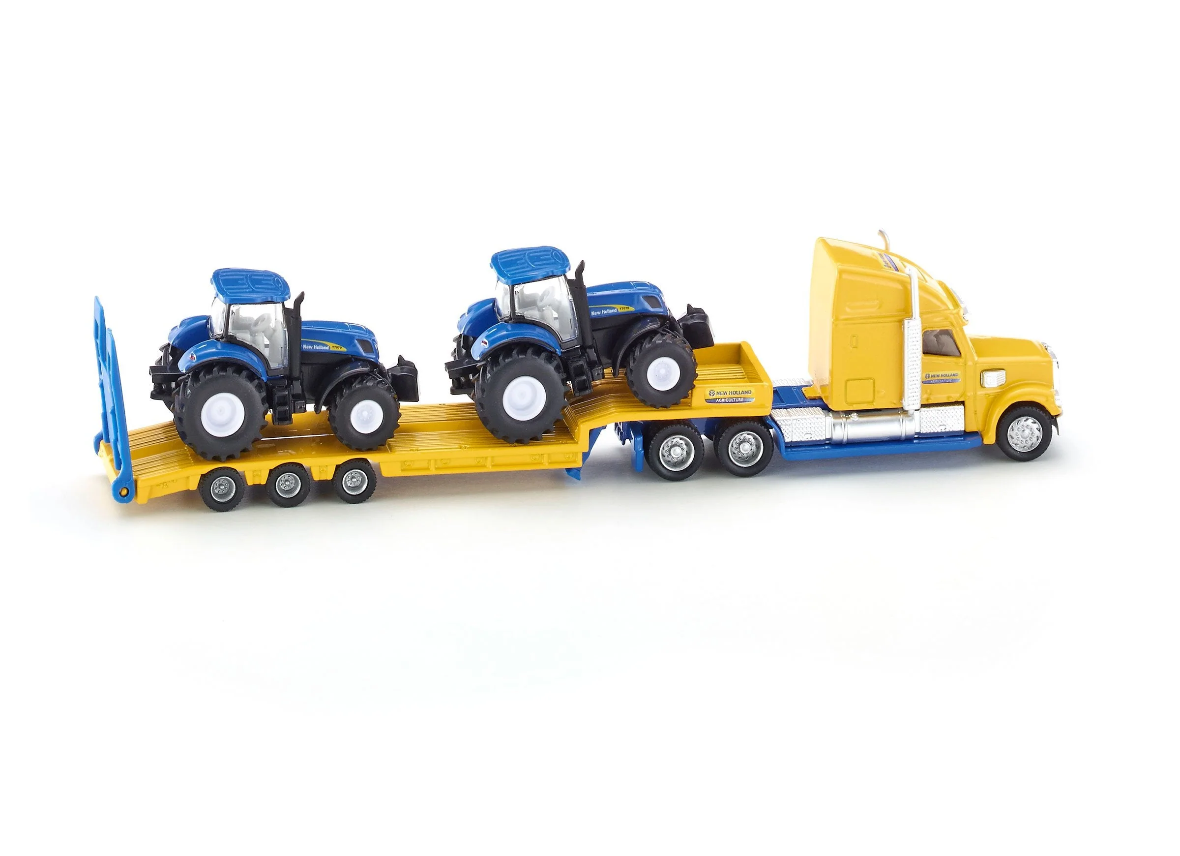 Siku 1:87 Freightliner with 2 New Hollands - Image 18