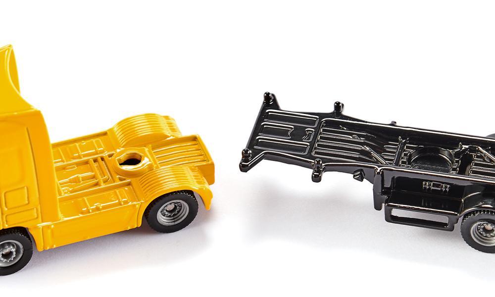Siku 1:87 Mercedes Actros Tanker Truck - Image 5