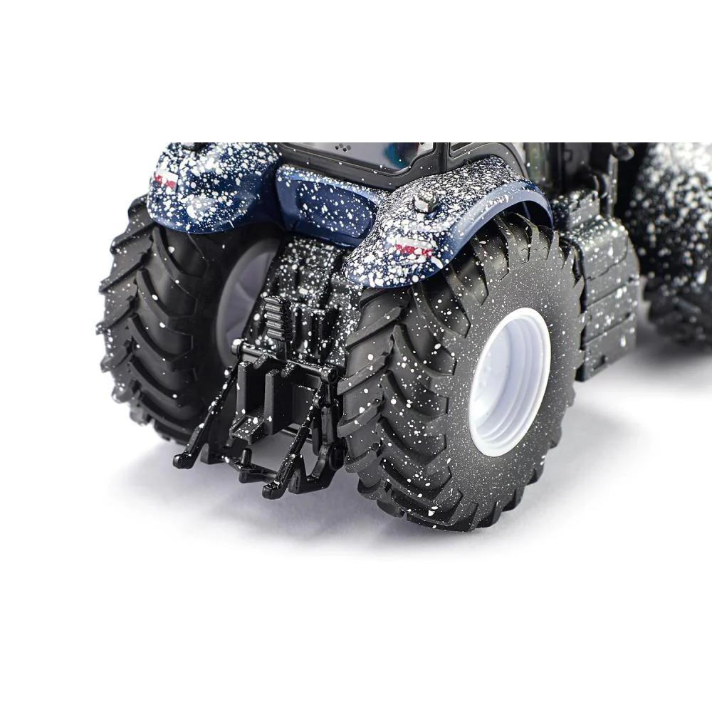 Siku Christmas tractor 1:32 New Holland T8.390 - Image 4