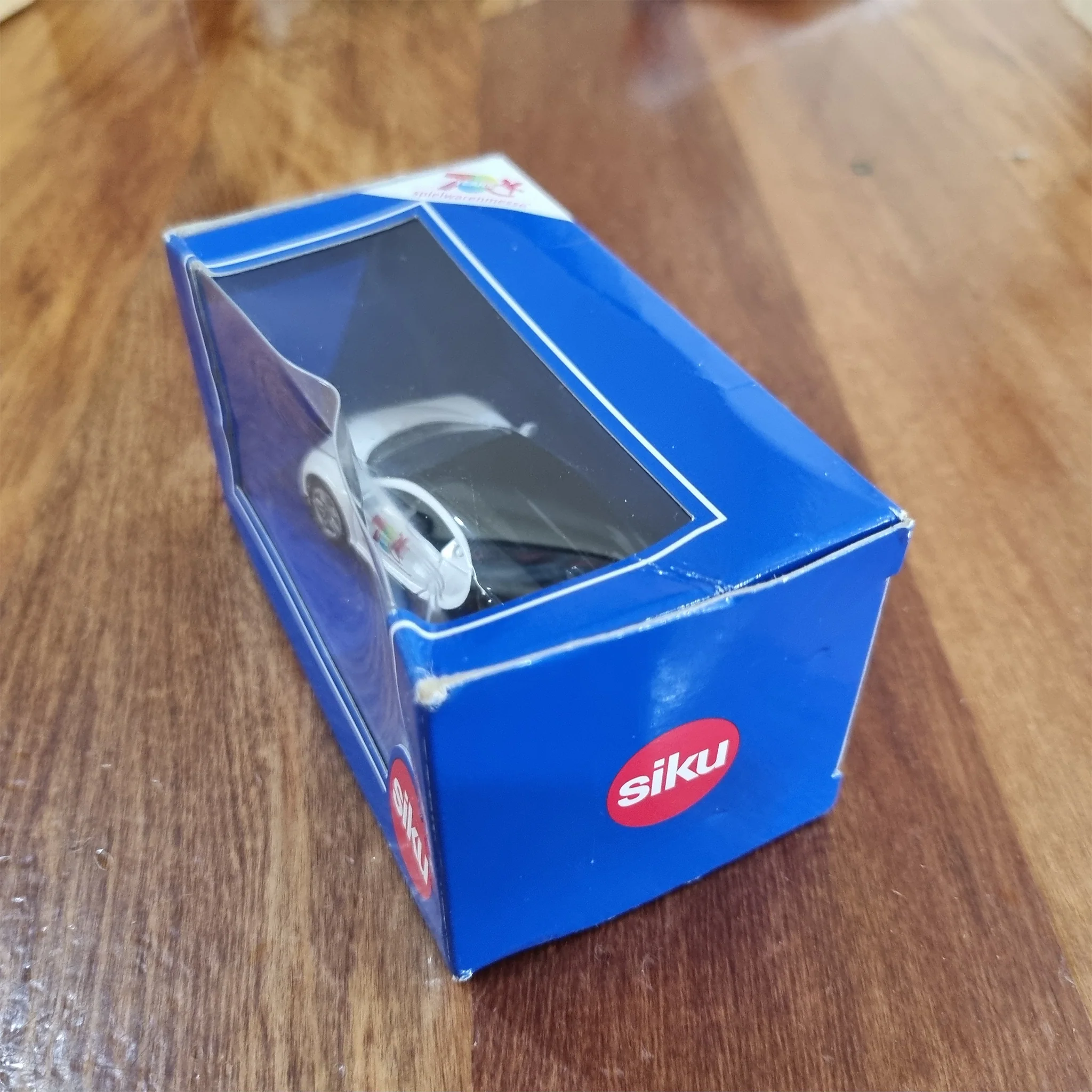 Siku International Toy Fair - Celebrating 70yrs: Bugatti Chiron - Damaged Box - Image 4