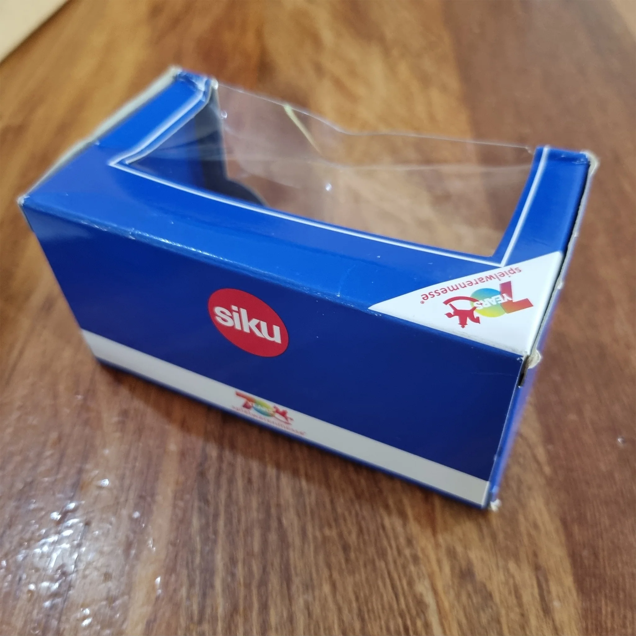 Siku International Toy Fair - Celebrating 70yrs: Bugatti Chiron - Damaged Box - Image 5