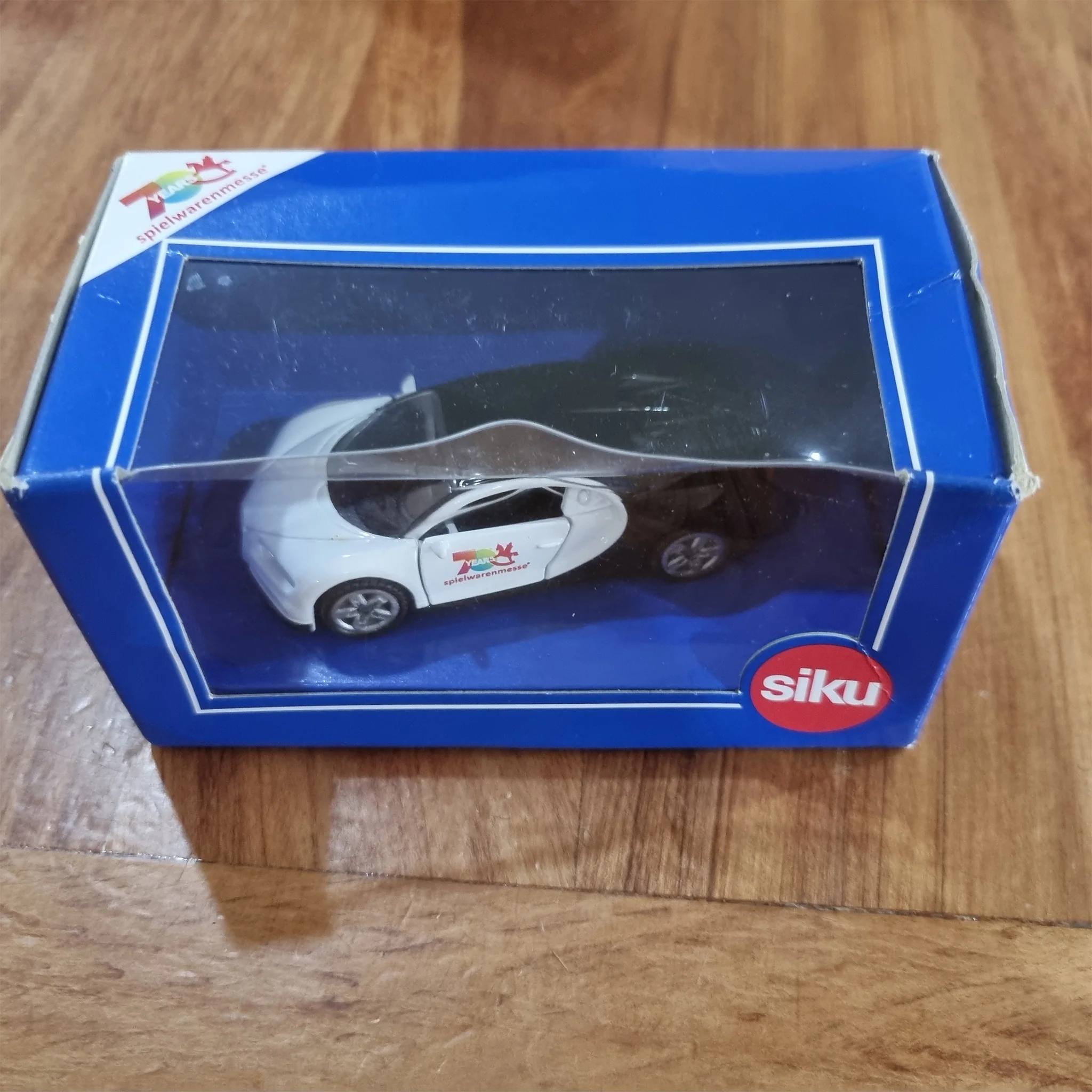 Siku International Toy Fair - Celebrating 70yrs: Bugatti Chiron - Damaged Box - Image 7