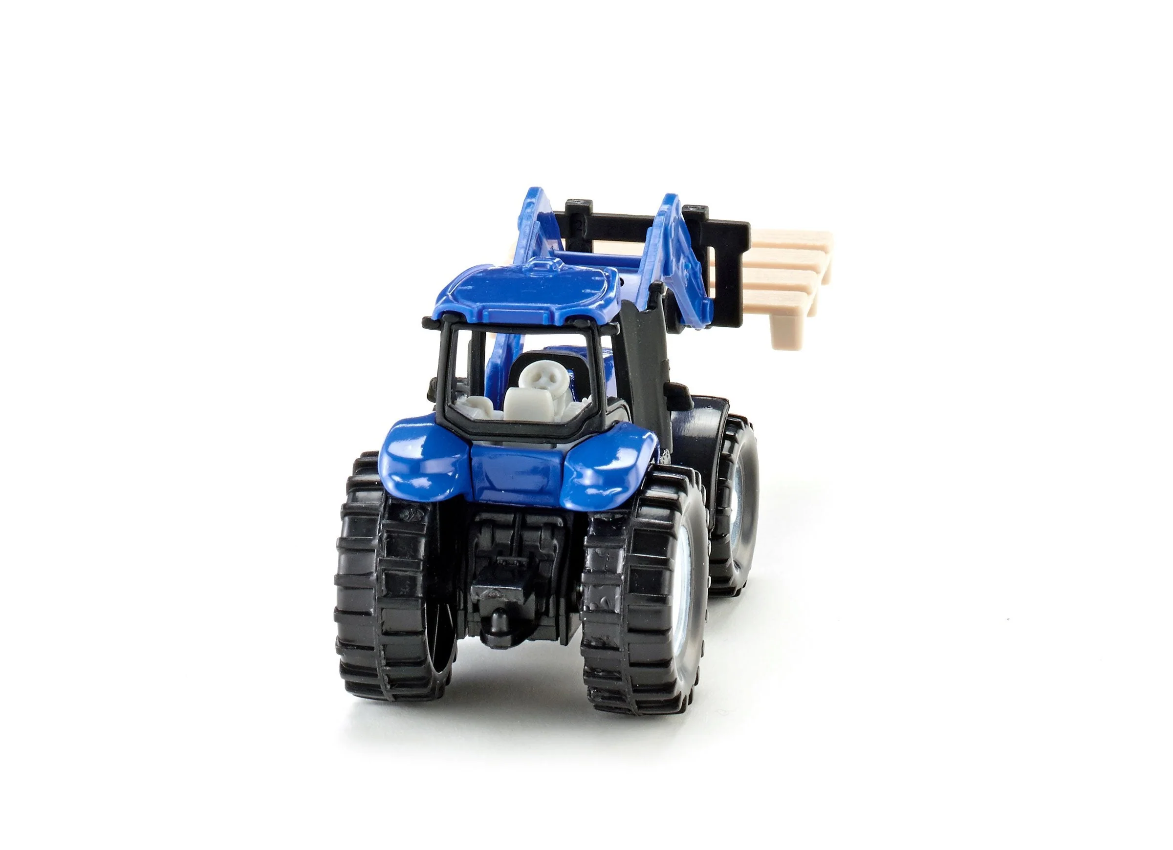 Siku New Holland T8.390 with Fork & Pallet - Image 11