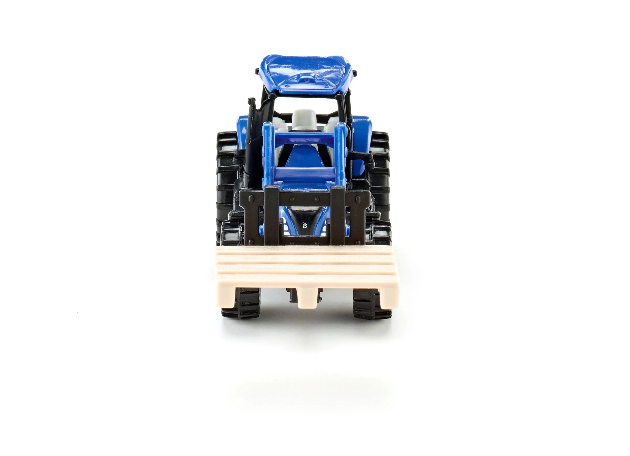 Siku New Holland T8.390 with Fork & Pallet - Image 26