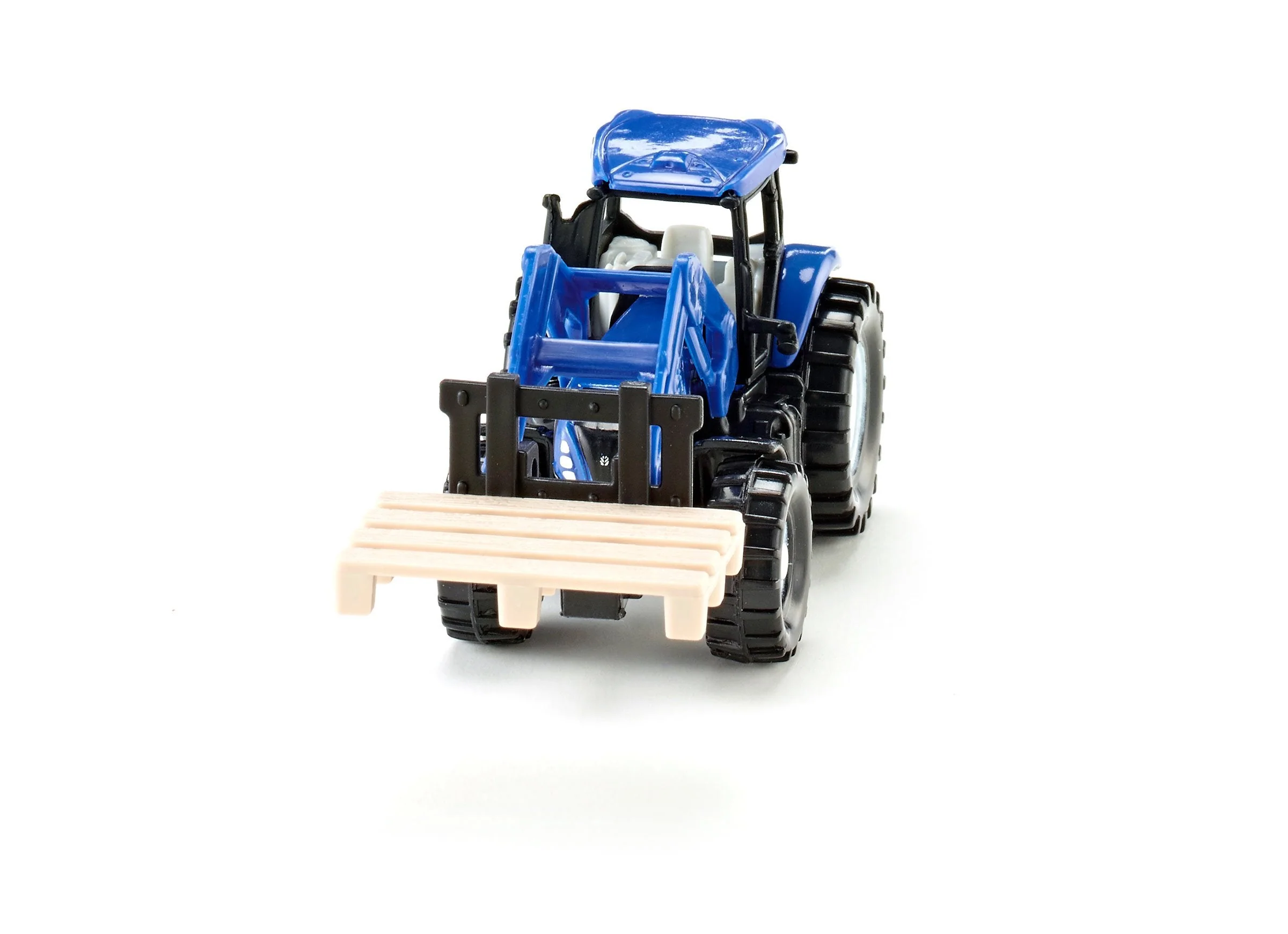 Siku New Holland T8.390 with Fork & Pallet - Image 27