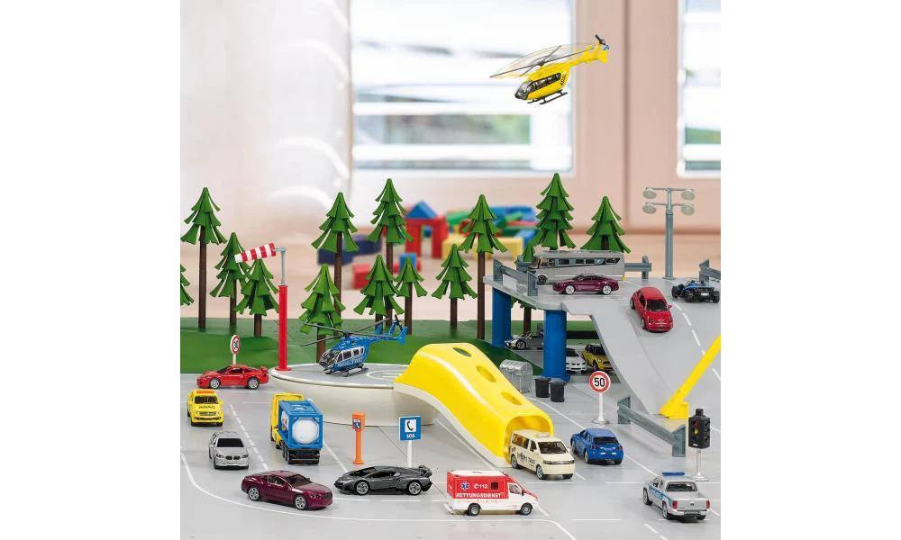 Siku World City Heliport with Helicopter - Image 3