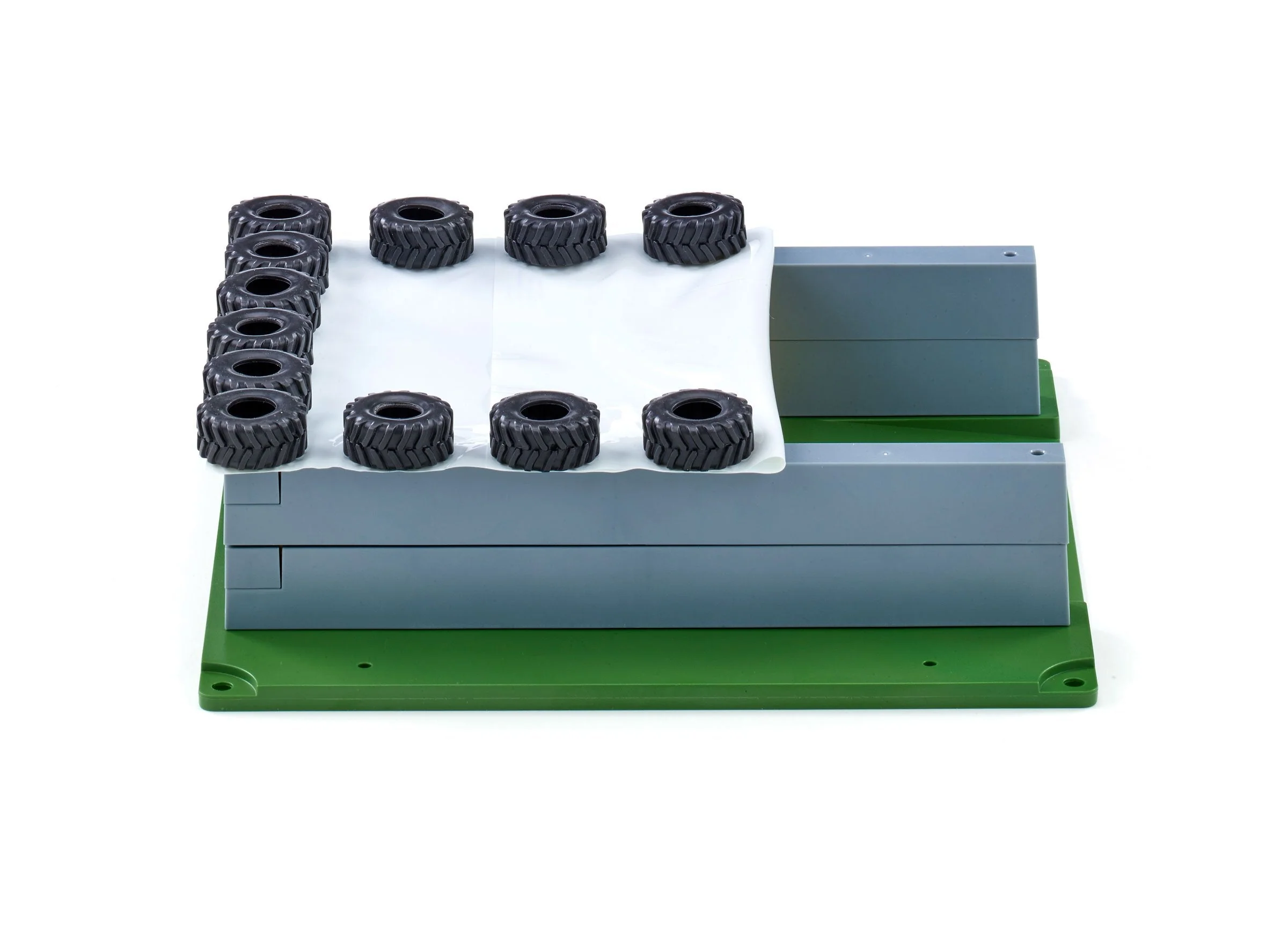 Siku World Farm Silage Pit with Cover, Tyres & Grain - Image 27