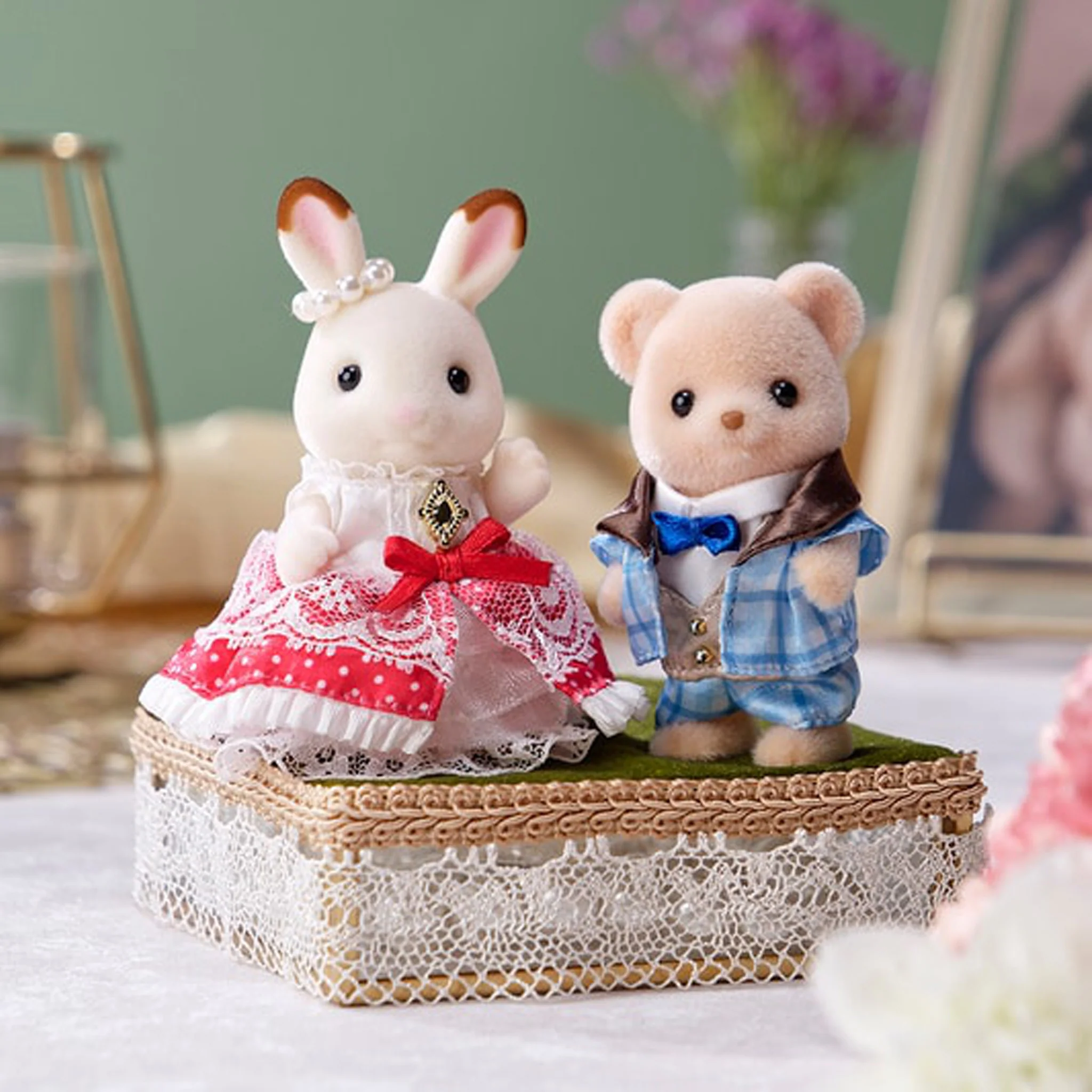 Sylvanian Families Anniversary Friends - Freya & Theo - Image 2