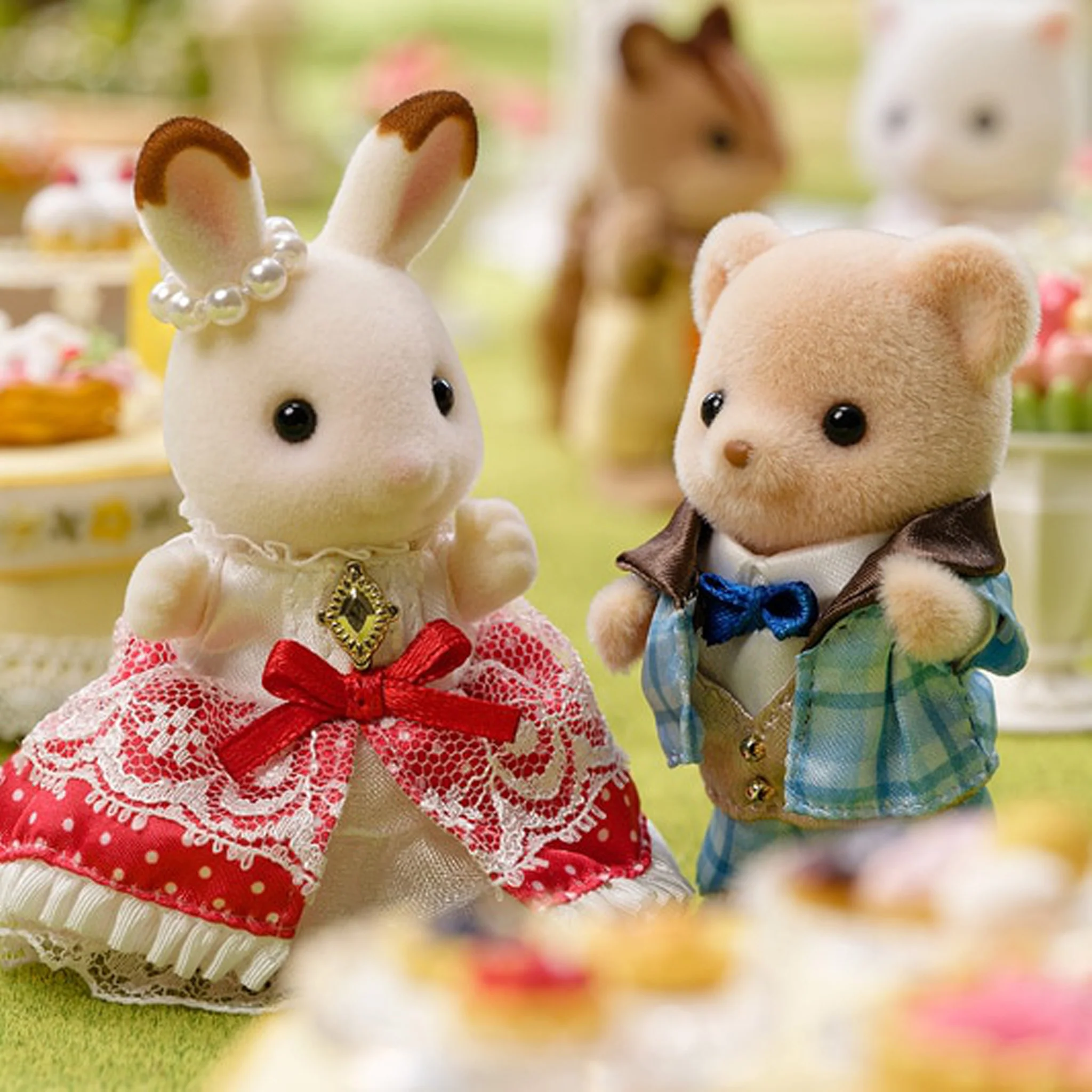Sylvanian Families Anniversary Friends - Freya & Theo - Image 4