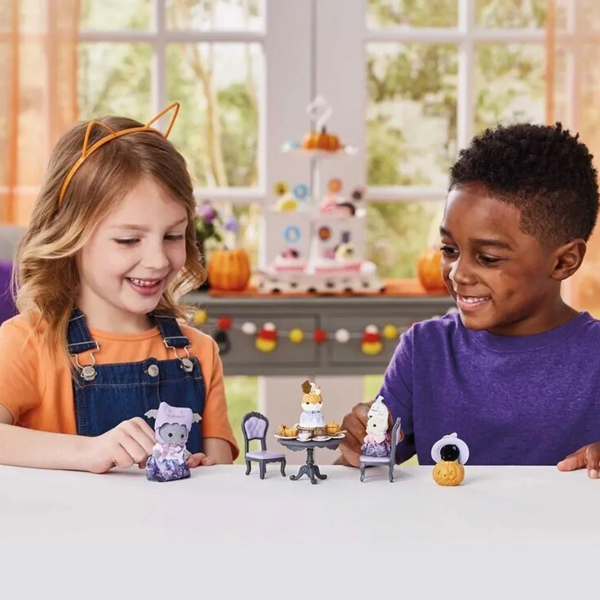 Sylvanian Families Halloween Surprise Party Set - Image 4