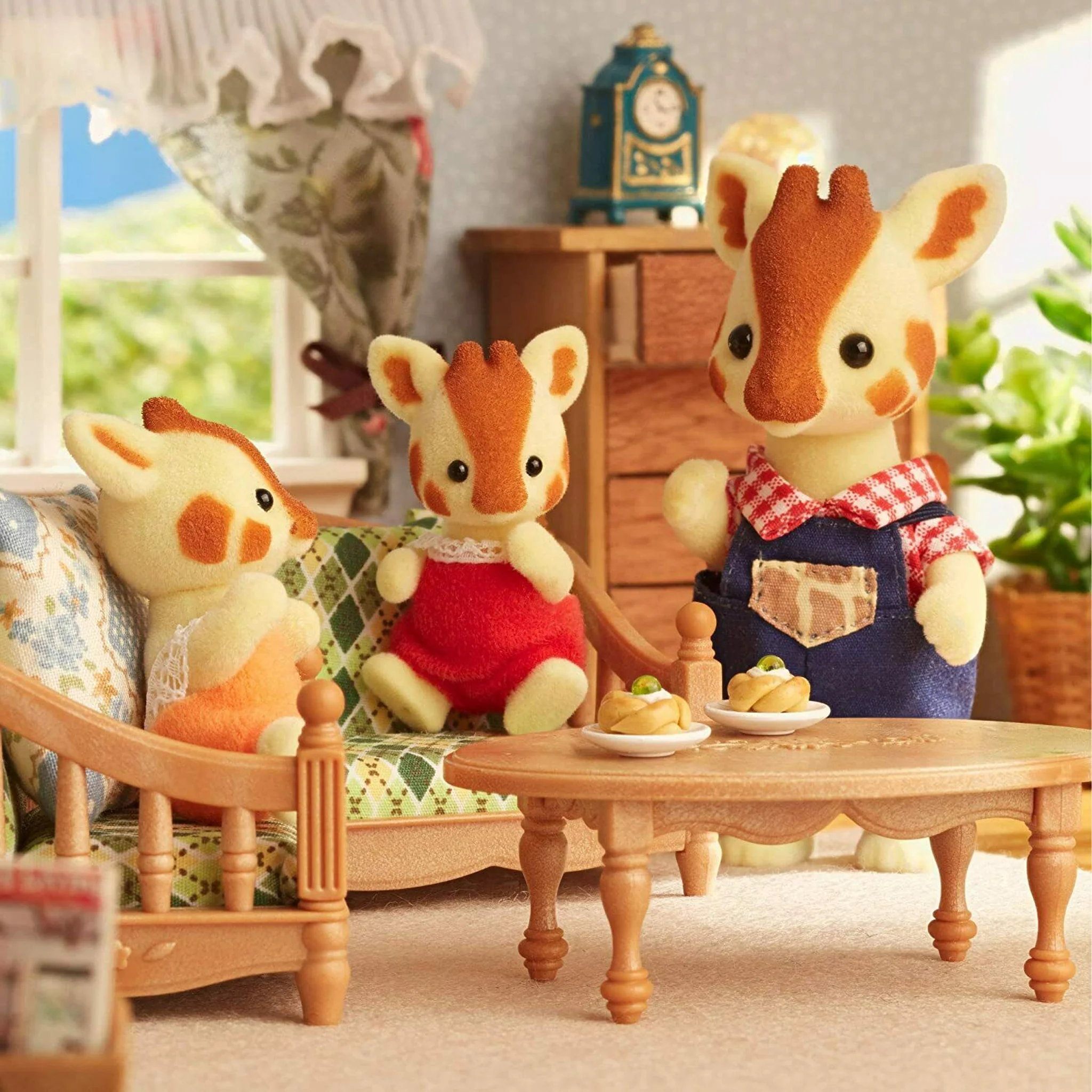 Sylvanian Families Highbranch Giraffe Family - Image 4