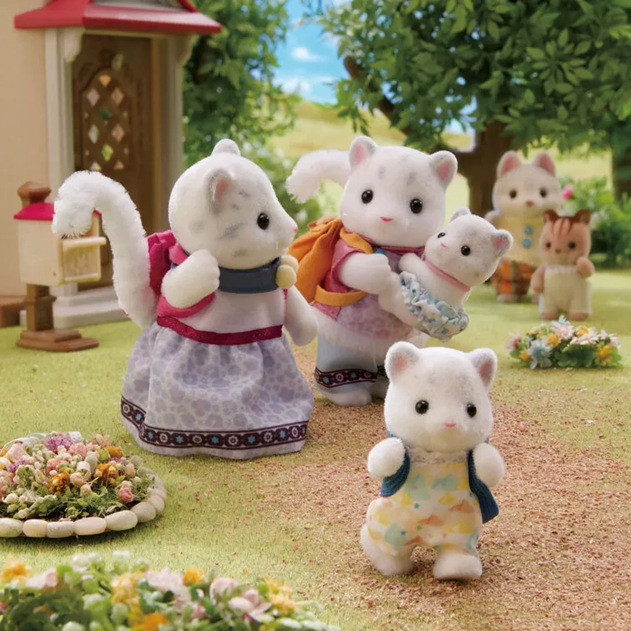 Sylvanian Families Snow Leopard Family - Image 8