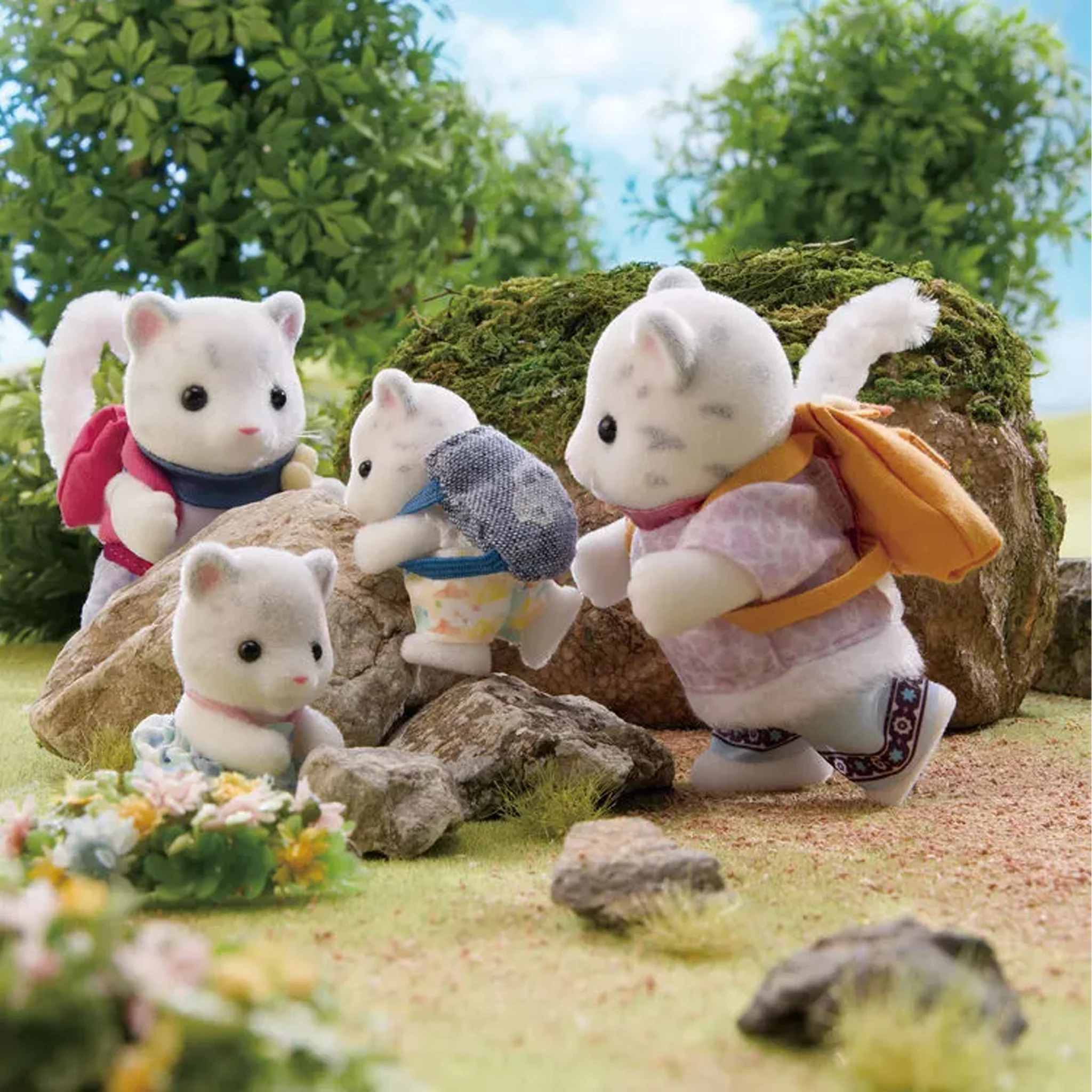 Sylvanian Families Snow Leopard Family - Image 9